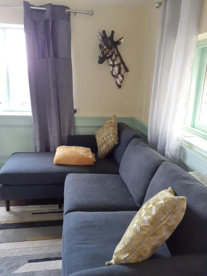 Distant Lights Apartment Lower Boscaswell Bagian luar foto